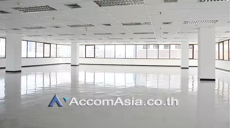 4  Office Space For Rent in Silom ,Bangkok BTS Sala Daeng at Q House Convent AA14066